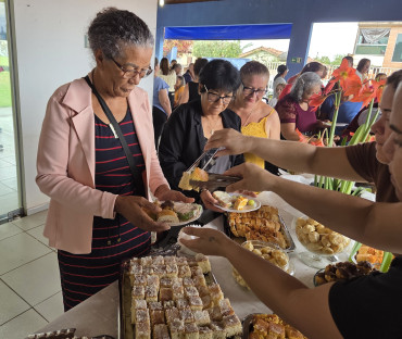 Foto 49: CRAS promove café da manhã especial em comemoração ao Dia do Idoso