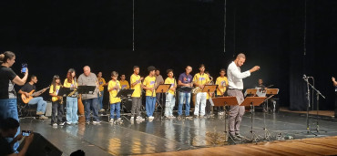 Foto 2: Guri de Quatá participa do encontro em Marília com cerca de 400 coralistas