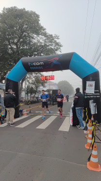 Foto 31: Mesmo com mal tempo, corrida de pedestre TVCOM RUNNING reúne mais de 300 participantes 