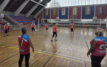 Foto 41: Quatá celebra o Dia do Idoso com partida de voleibol adaptado