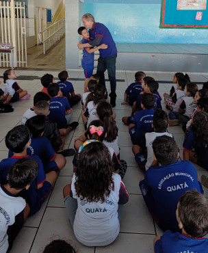 Foto 18: Novos uniformes são entregues para os alunos da Rede Municipal de Quatá