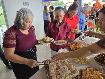 Foto 46: CRAS promove café da manhã especial em comemoração ao Dia do Idoso