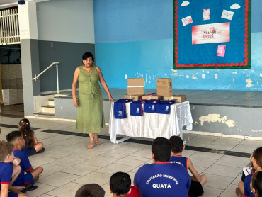 Foto 41: Novos uniformes são entregues para os alunos da Rede Municipal de Quatá