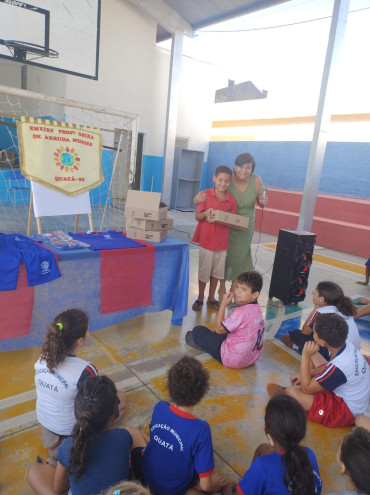 Foto 46: Novos uniformes são entregues para os alunos da Rede Municipal de Quatá