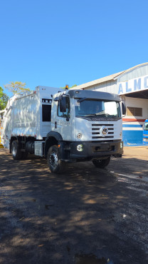 Foto 7: Quatá é Contemplada com Caminhão Compactador de 15 Toneladas
