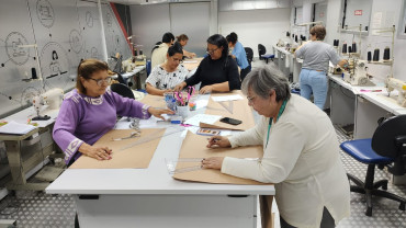 Foto 44: Quatá recebe Unidade Móvel de Confecção Industrial do SENAI