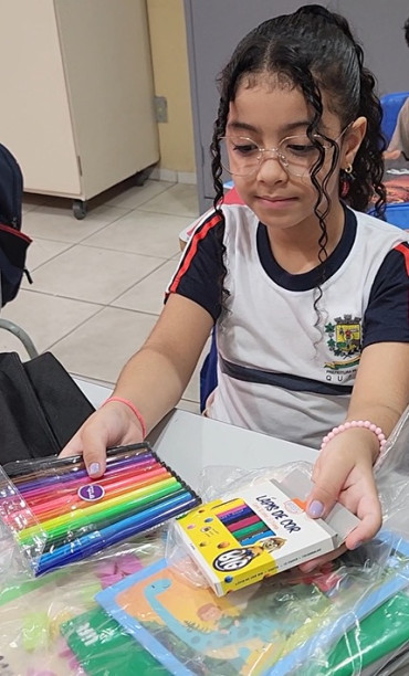 Foto 130: Alunos de Quatá recebem material escolar e são recepcionados com acolhimento e carinho no primeiro dia de aula