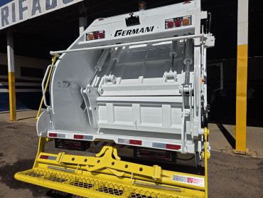 Foto 1: Quatá é Contemplada com Caminhão Compactador de 15 Toneladas