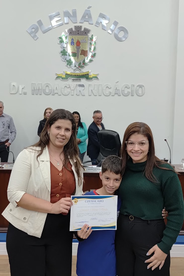 Foto 18: Alunos de Quatá recebem Moção de Aplausos na Câmara Municipal