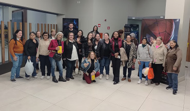 Foto 19: Grupos do CRAS de Quatá vão ao cinema