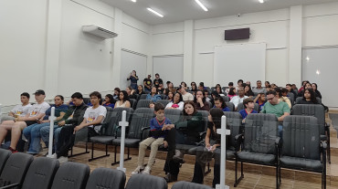 Foto 16: Alunos de Quatá recebem Moção de Aplausos na Câmara Municipal