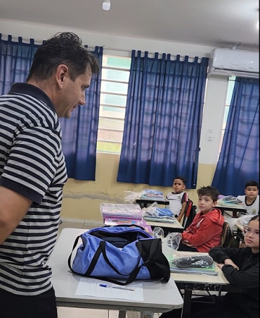 Foto 151: Alunos de Quatá recebem material escolar e são recepcionados com acolhimento e carinho no primeiro dia de aula