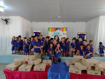 Foto 38: Novos uniformes são entregues para os alunos da Rede Municipal de Quatá