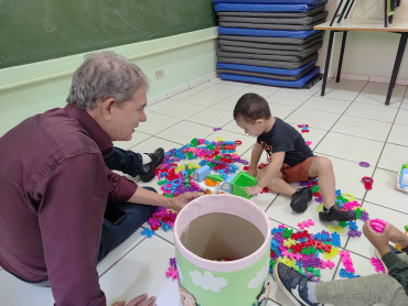 Foto 25: Alunos de Quatá recebem material escolar e são recepcionados com acolhimento e carinho no primeiro dia de aula