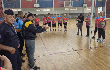 Foto 16: Quatá celebra o Dia do Idoso com partida de voleibol adaptado