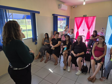 Foto 15: CRAS realiza terceira reunião do grupo de gestantes com entrega de kits maternidade