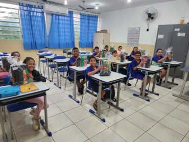 Notícia Alunos de Quatá recebem material escolar e são recepcionados com acolhimento e carinho no primeiro dia de aula