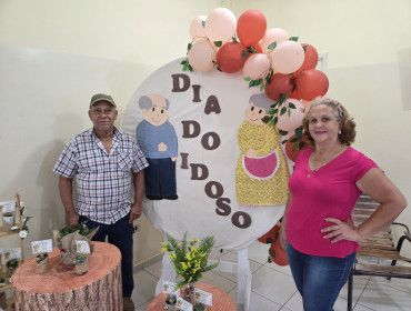Foto 11: CRAS promove café da manhã especial em comemoração ao Dia do Idoso