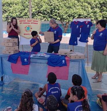 Foto 30: Novos uniformes são entregues para os alunos da Rede Municipal de Quatá