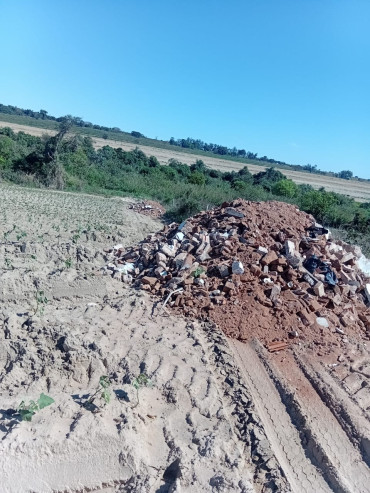 Foto 4: Aplicação de Cascalho em Propriedades Rurais