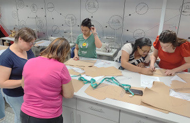 Foto 21: Quatá recebe Unidade Móvel de Confecção Industrial do SENAI