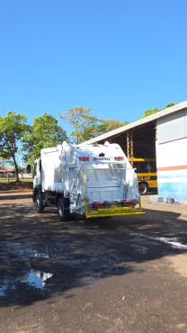 Foto 12: Quatá é Contemplada com Caminhão Compactador de 15 Toneladas