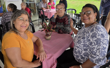 Foto 37: CRAS promove café da manhã especial em comemoração ao Dia do Idoso