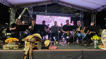 Foto 19: Projeto Som do Sertão reuniu público em noite de valorização da música raiz em Quatá
