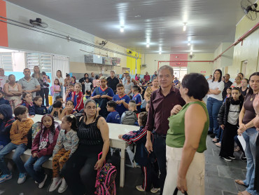 Foto 110: Alunos de Quatá recebem material escolar e são recepcionados com acolhimento e carinho no primeiro dia de aula
