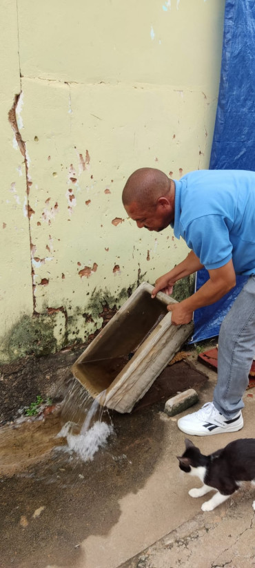 Foto 15: A luta contra a Dengue continua! Fique atento. Não deixe água parada.