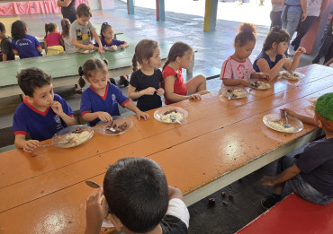 Foto 99: Semana da Criança tem cardápio especial e churrasco nas Escolas e Creches municipais de Quatá