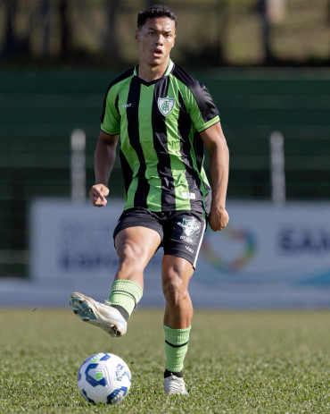 Foto 13: Ex-atleta quataense treina pelo sub-20 com elenco profissional