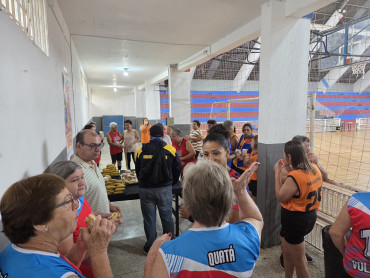 Foto 31: Quatá celebra o Dia do Idoso com partida de voleibol adaptado