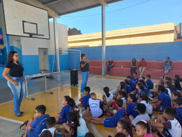 Foto 1: Ação educativa em combate e Dengue e o Escorpião