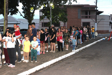 Foto 62: Tardezinha do Samba reúne música, lazer e diversão para toda a família em Quatá