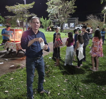 Foto 4: Projeto Cinema no Bairro reúne cerca de 200 pessoas no Jardim Primavera