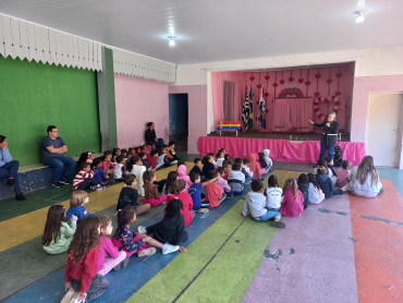Foto 36: Ação educativa em combate e Dengue e o Escorpião
