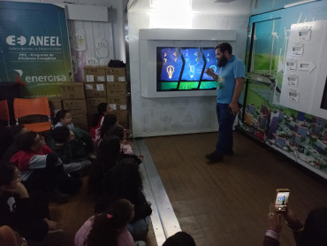 Foto 11: Projeto Nossa Energia promove ações em Quatá com troca de lâmpadas, ventiladores e sorteio de geladeiras