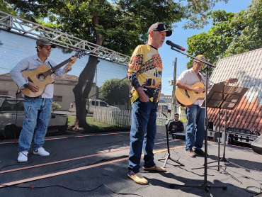 Foto 34: Prefeitura de Quatá promove fim de semana cultural com 'Sextou Sertanejo' e 'Domingo na Roça' na Praça da Fonte