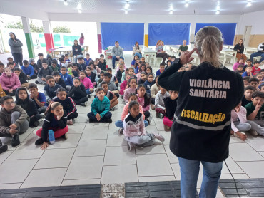 Foto 40: Ação educativa em combate e Dengue e o Escorpião