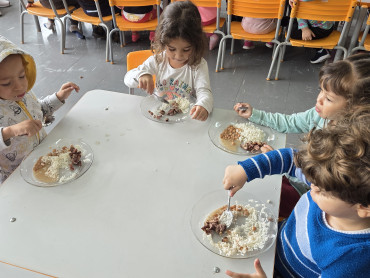 Foto 33: Semana da Criança tem cardápio especial e churrasco nas Escolas e Creches municipais de Quatá