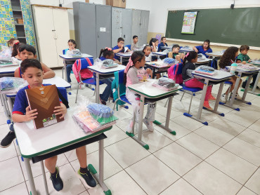 Foto 109: Alunos de Quatá recebem material escolar e são recepcionados com acolhimento e carinho no primeiro dia de aula