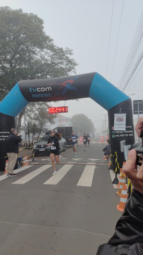 Foto 49: Mesmo com mal tempo, corrida de pedestre TVCOM RUNNING reúne mais de 300 participantes 