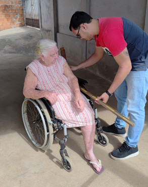 Foto 5: Quatá recebe novas cadeiras de rodas e banho