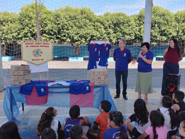 Foto 29: Novos uniformes são entregues para os alunos da Rede Municipal de Quatá