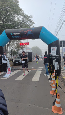 Foto 41: Mesmo com mal tempo, corrida de pedestre TVCOM RUNNING reúne mais de 300 participantes 