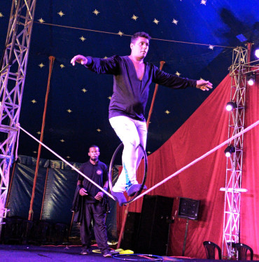 Foto 1: Ação cultural proporciona entretenimento no Circo para usuários de serviços municipais de Quatá