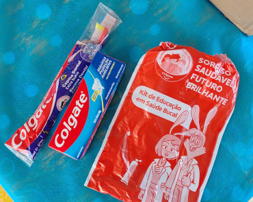 Foto 27: Alunos da Escola Osira de Quatá recebem Kit de Higiene Bucal oferecidos pelo LIONS CLUBE de Presidente Prudente