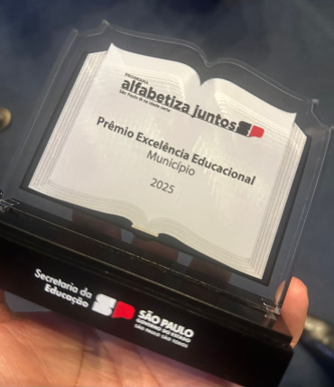 Foto 1: Quatá recebe Prêmio Excelência Educacional