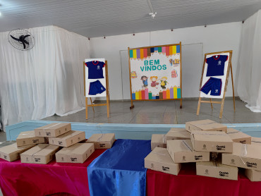 Foto 35: Novos uniformes são entregues para os alunos da Rede Municipal de Quatá